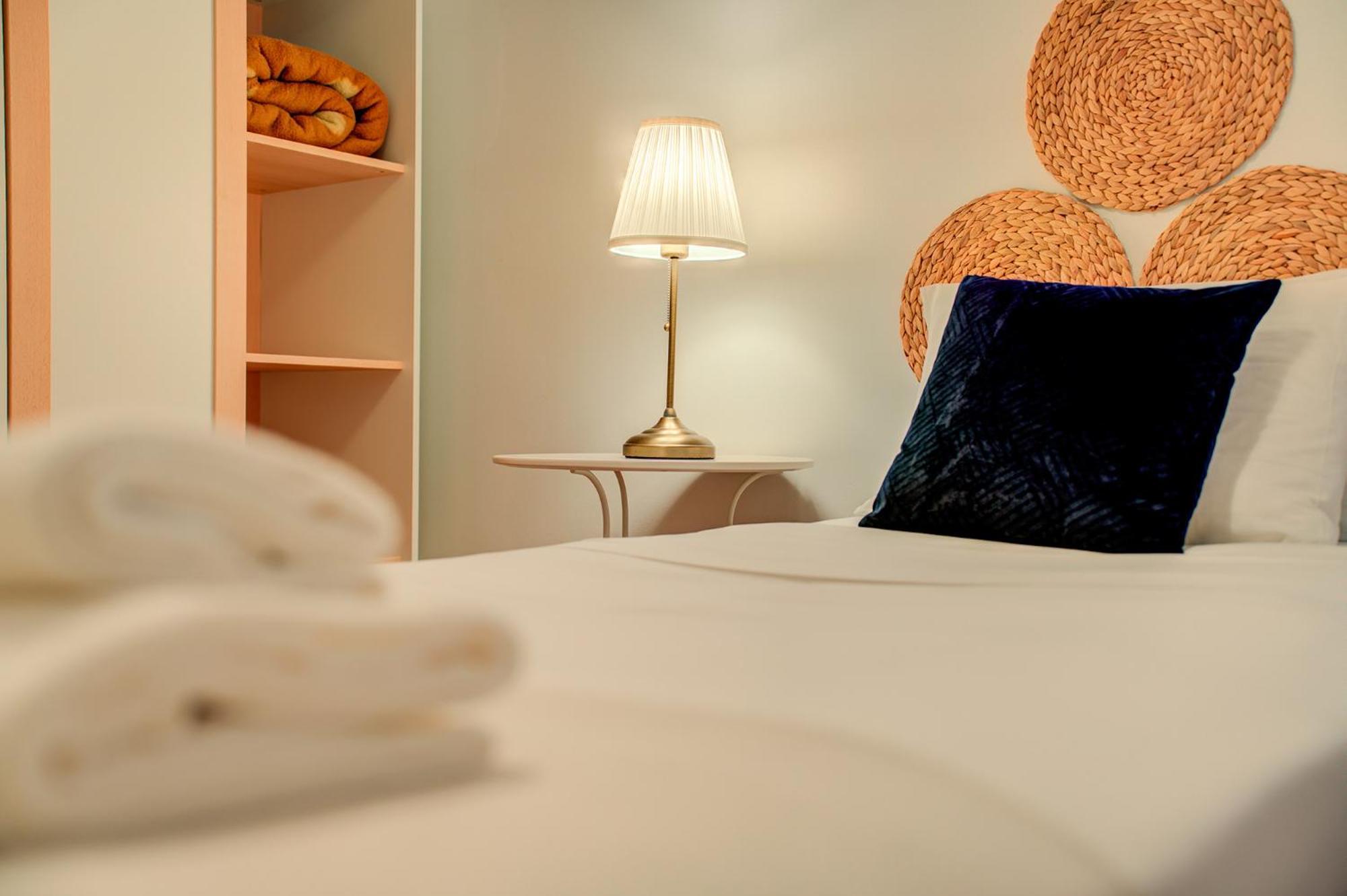 Single Room with Shared Bathroom,1353297940:JPEG