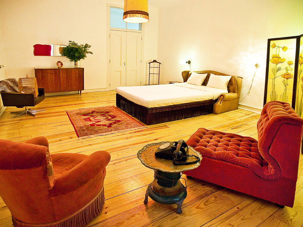 Grote Tweepersoonskamer met Gedeelde Badkamer.