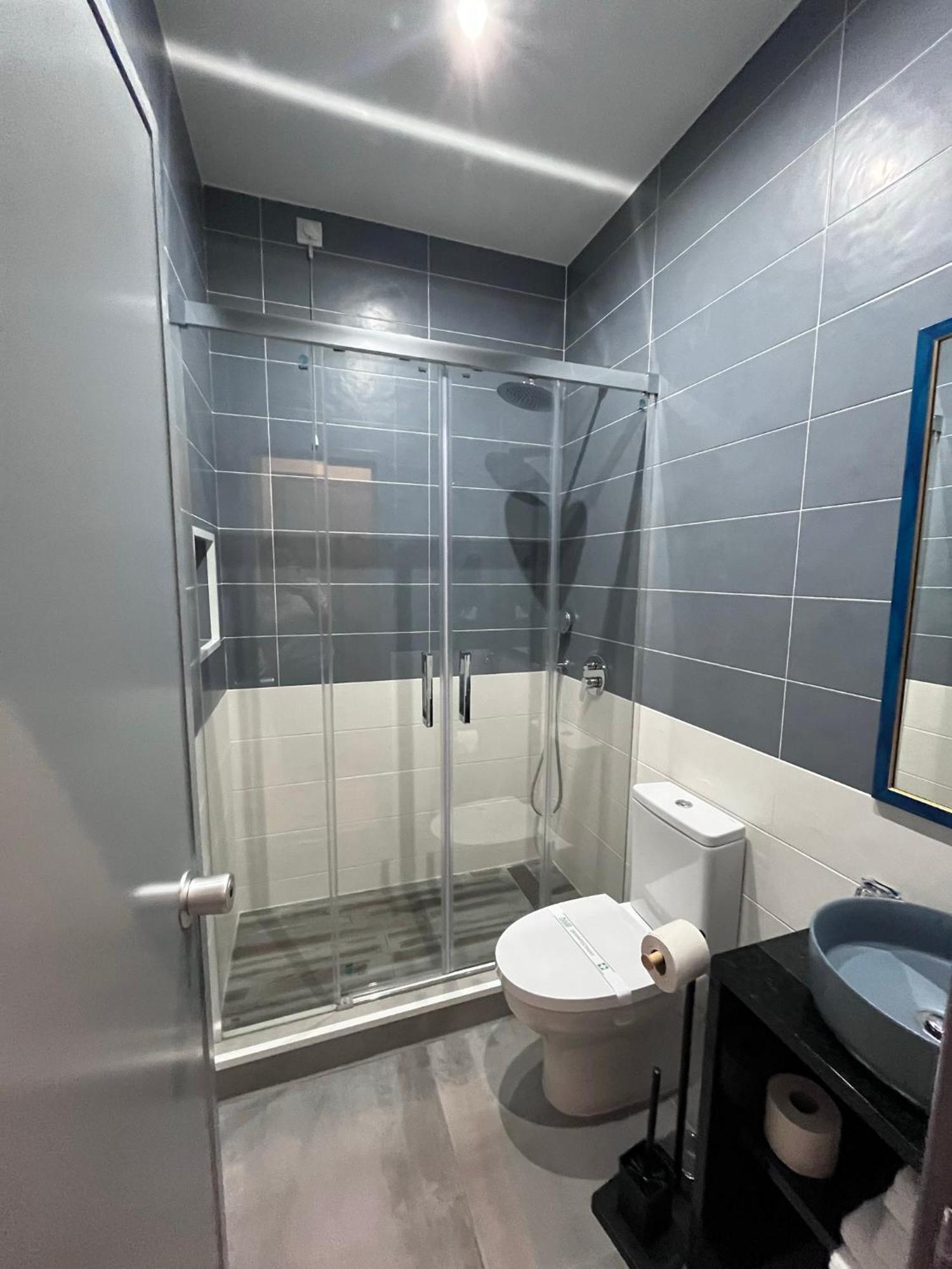 Small Double Room,1553866039:JPEG