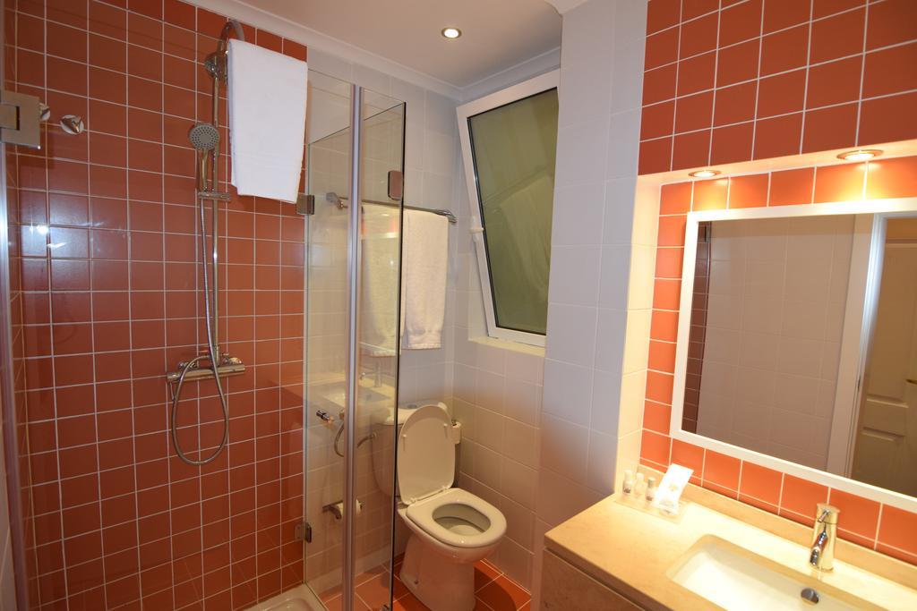 Small Single Room,156783942:JPEG